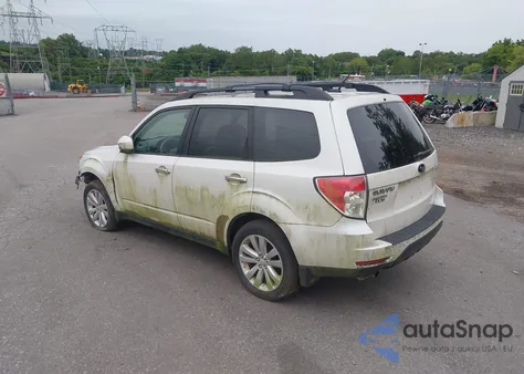 2011 Subaru Forester 2.5X Premium из США, поврежденный, VIN JF2SHADCXBH711545